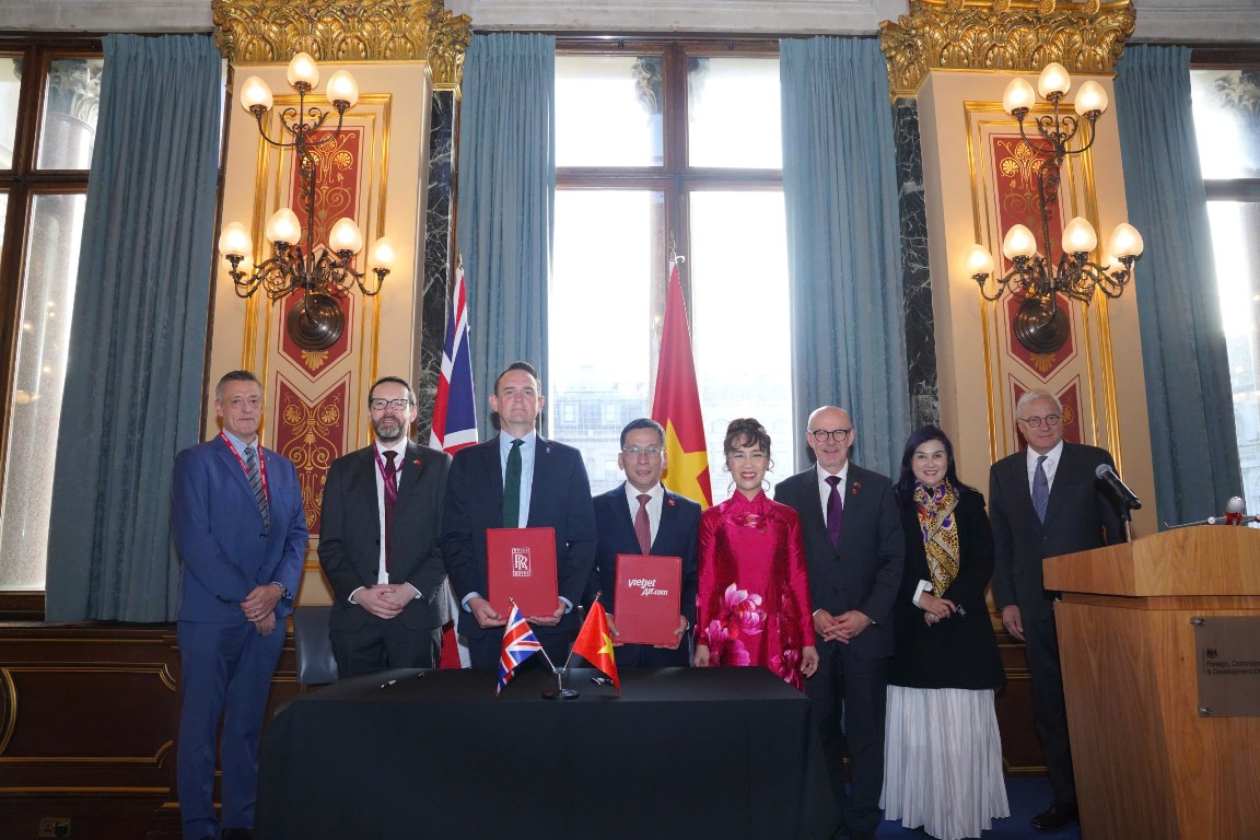 Vietjet và Rolls-Royce ký kết hợp đồng động cơ Trent 7000 trị giá 3,8 tỷ USD trong chuyến thăm Vương quốc Anh của Tổng Bí thư Tô Lâm